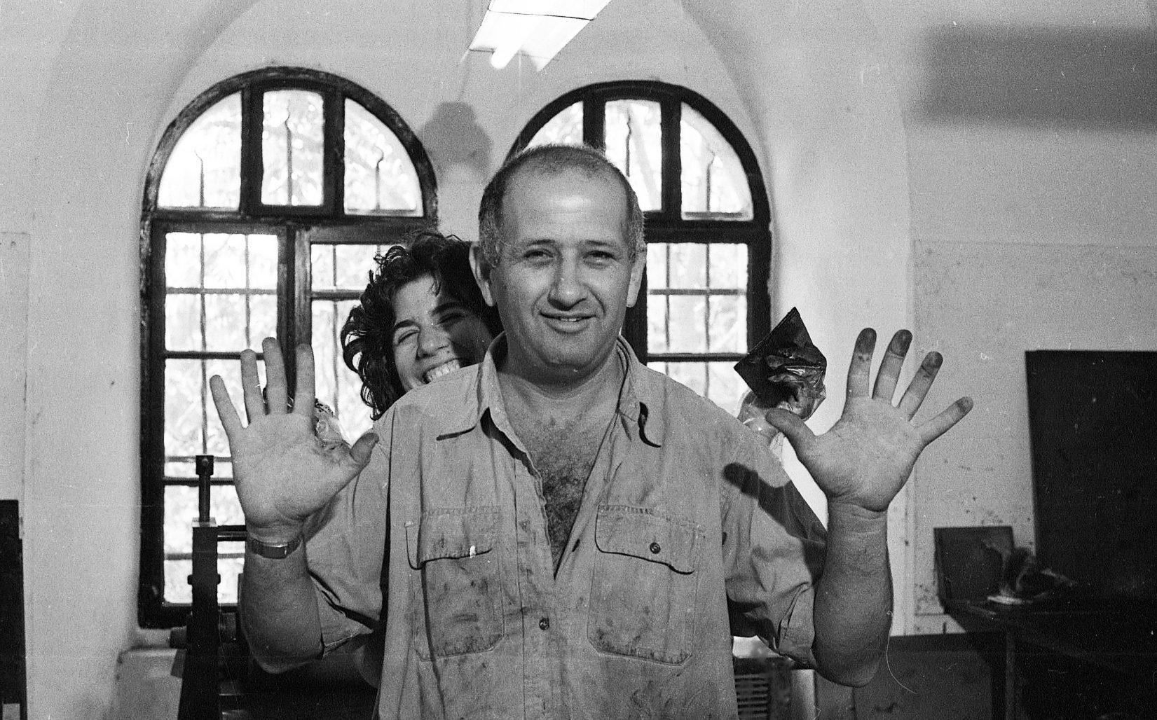 משה גרשוני בסדנת ההדפס ירושלים (1984)